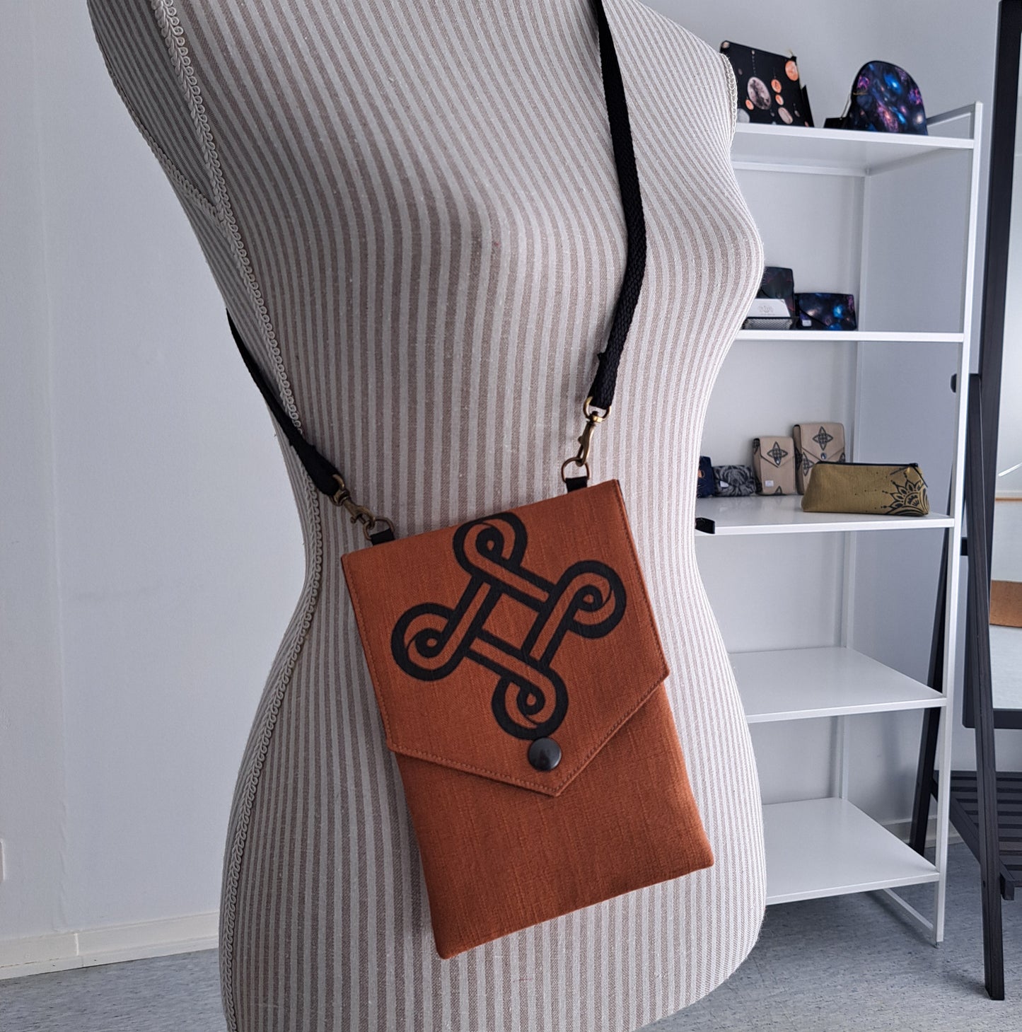 Looped square phone purse